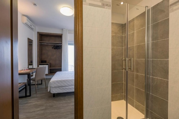 Hotel Centrale FRONTEMARE image 25