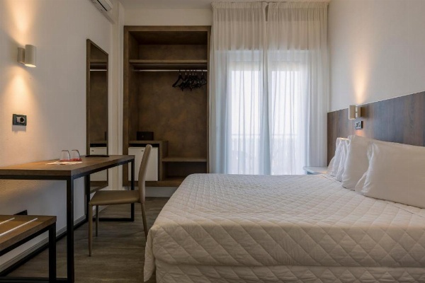 Hotel Centrale FRONTEMARE image 26