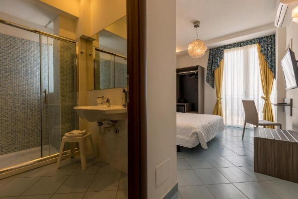 Hotel Centrale FRONTEMARE image 27