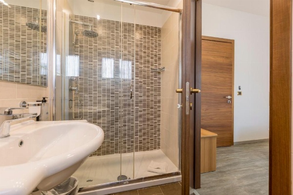 Hotel Centrale FRONTEMARE image 11