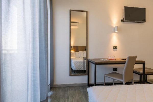 Hotel Centrale FRONTEMARE image 22